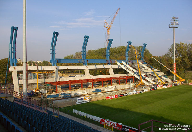 Pylony już stoją — archiwum Wisły Kraków