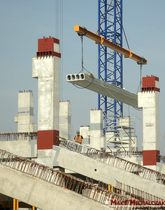 Prace przy schodach wejściowych — archiwum Wisły Kraków