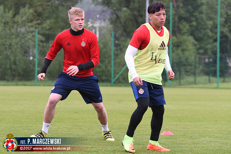Deszczowy trening w Myślenicach — archiwum Wisły Kraków