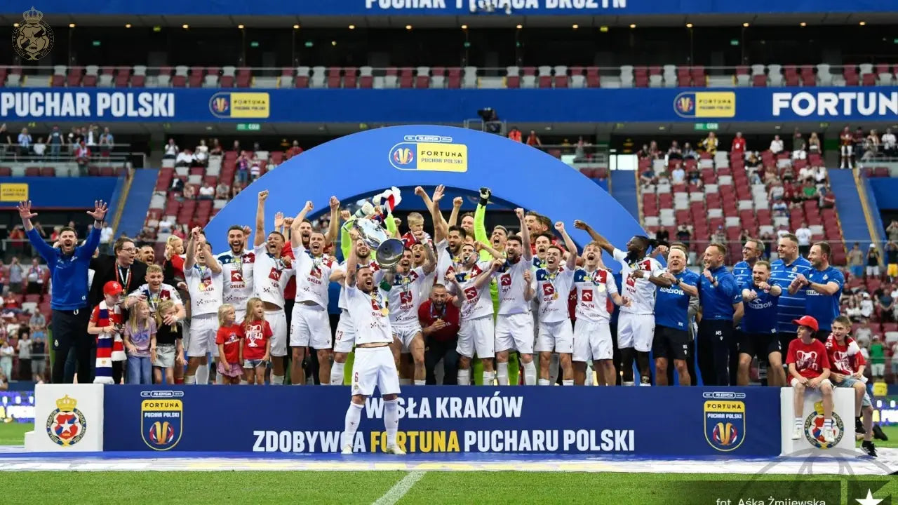 Zdjęcie: Puchar jest nasz, Wi5ło! #POGWIS 1:2