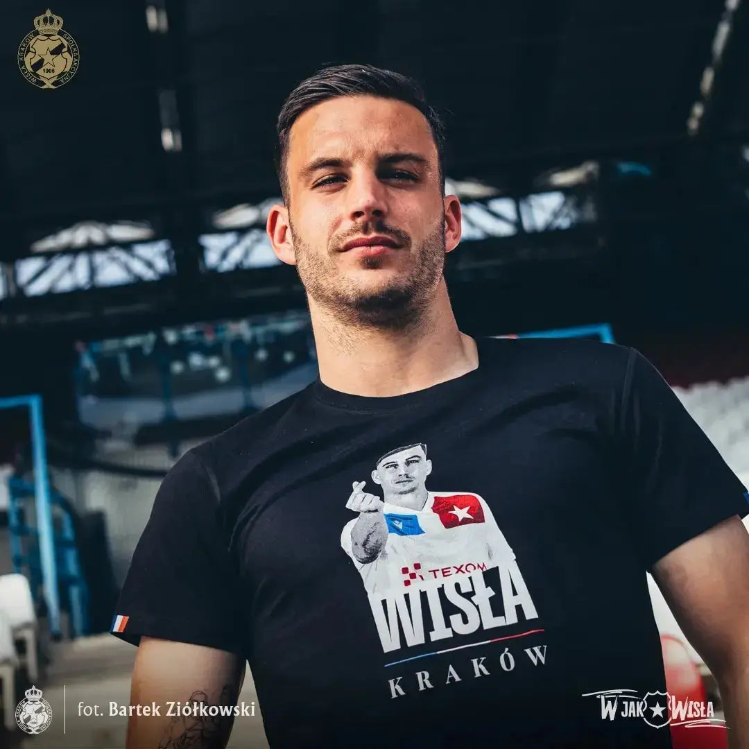T-shirt Ángel Rodado #AR9 „Pozytywne Wariat” – czarny Official FanShop - TS Wisła Kraków SA