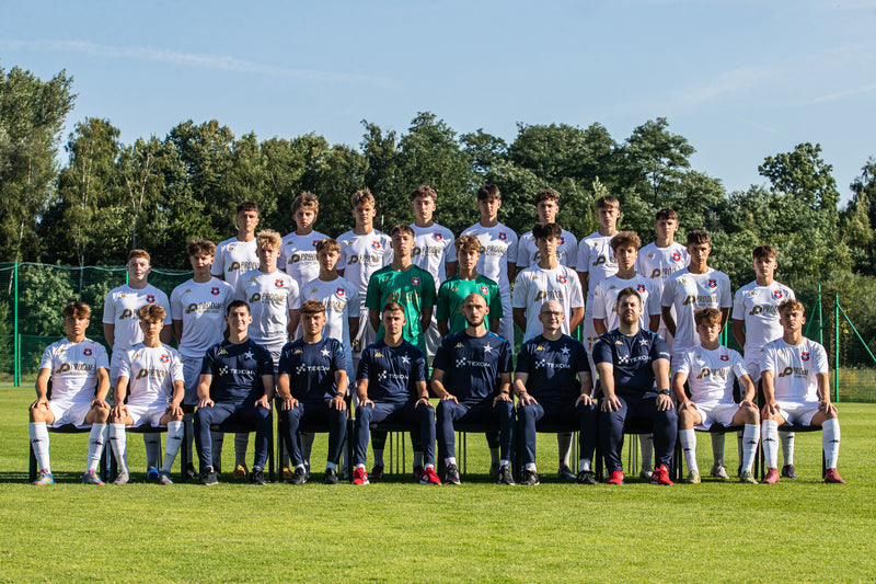 U17
