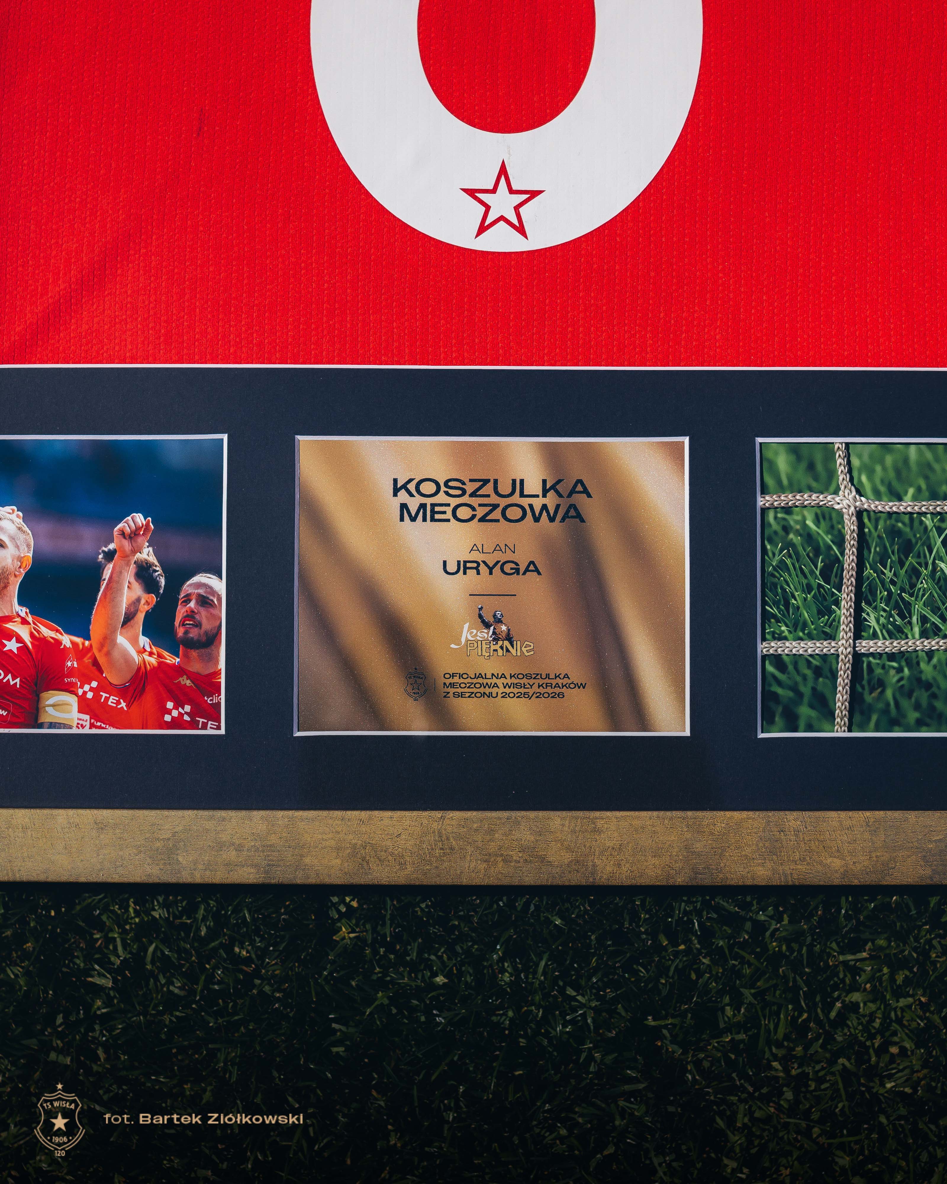 Licytacja: Rama kolekcjonerska – Alan Uryga (kapitan) | Wisła Kraków - Official FanShop - TS Wisła Kraków SA