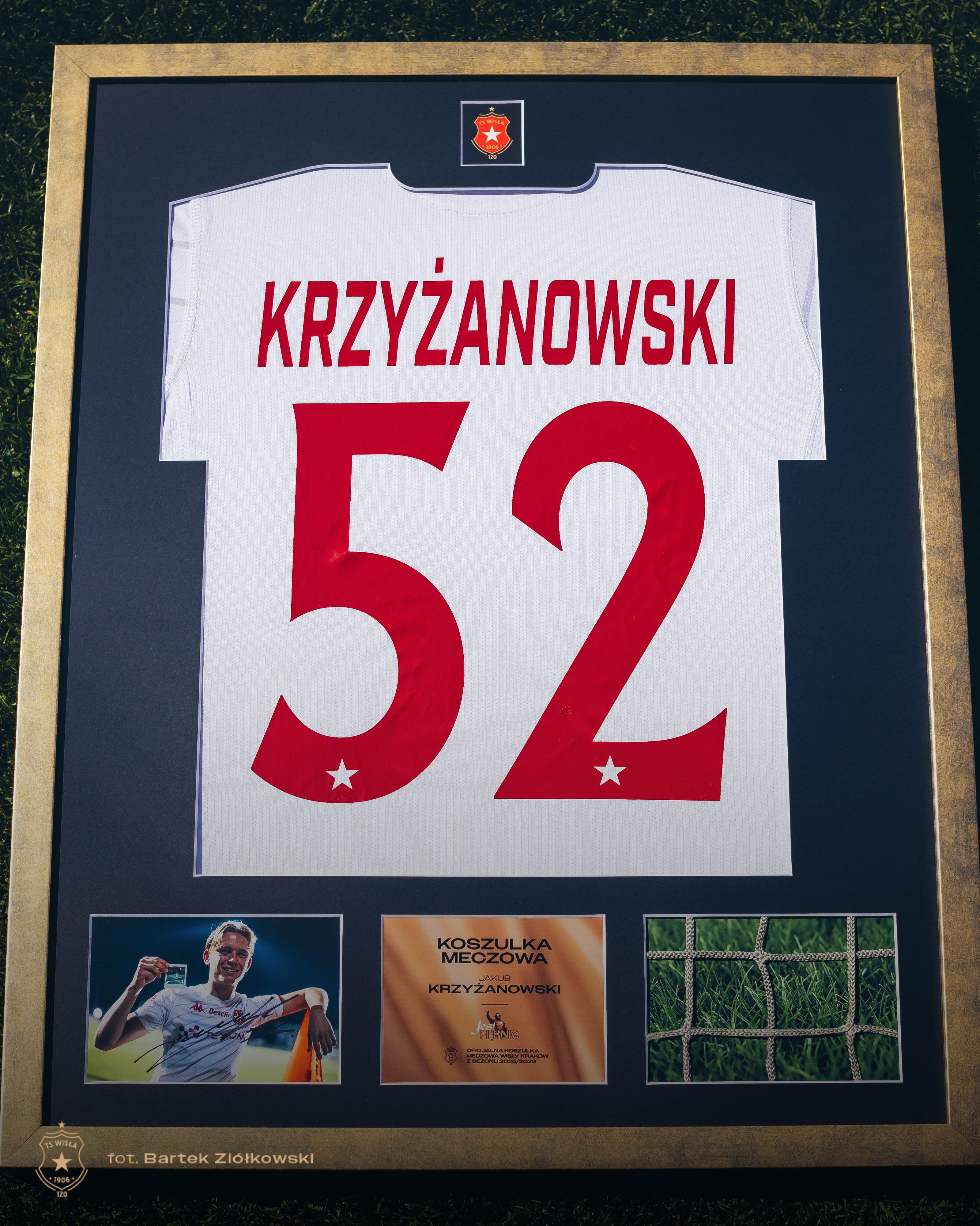 Licytacja: Rama kolekcjonerska – Jakub Krzyżanowski #52 | Wisła Kraków - Official FanShop - TS Wisła Kraków SA