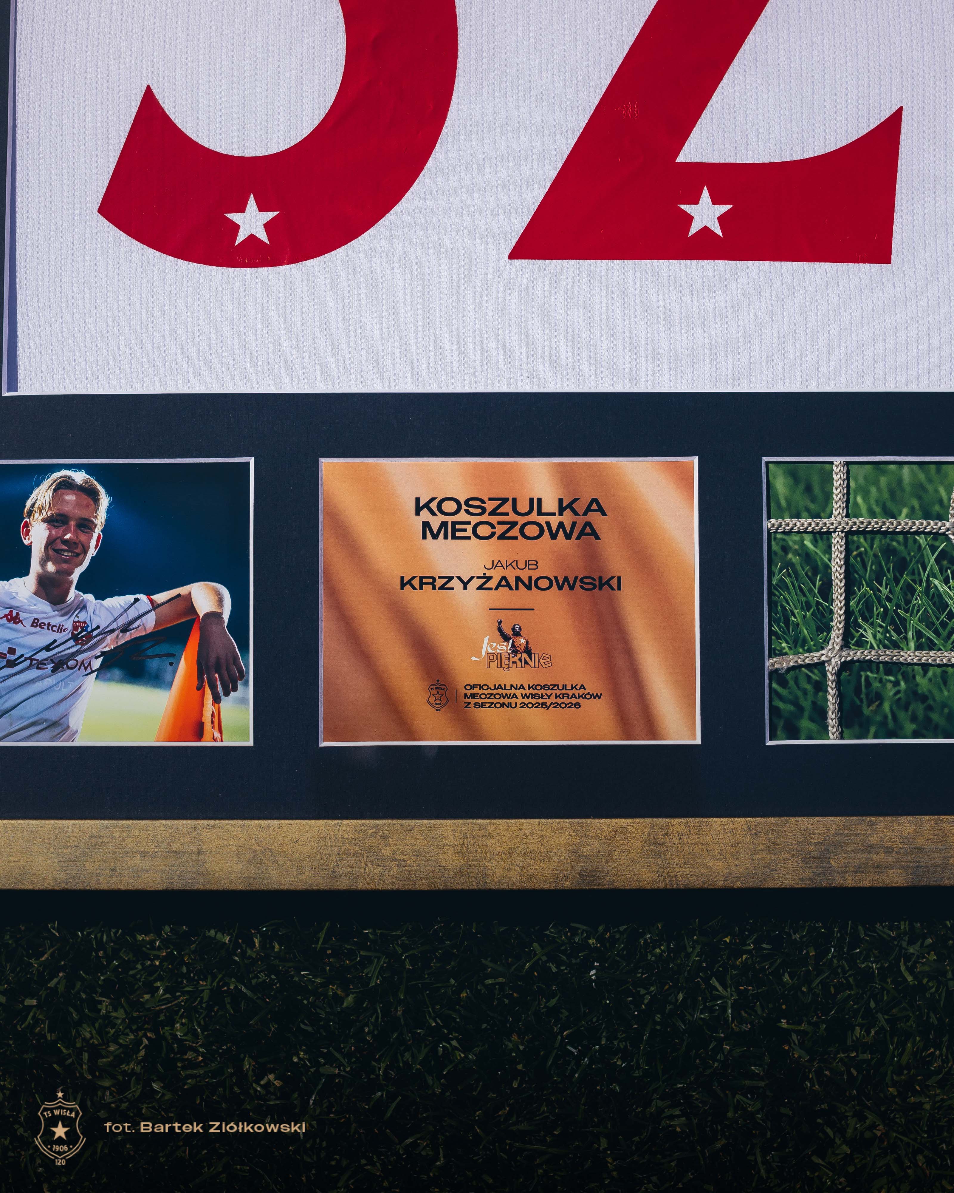 Licytacja: Rama kolekcjonerska – Jakub Krzyżanowski #52 | Wisła Kraków - Official FanShop - TS Wisła Kraków SA