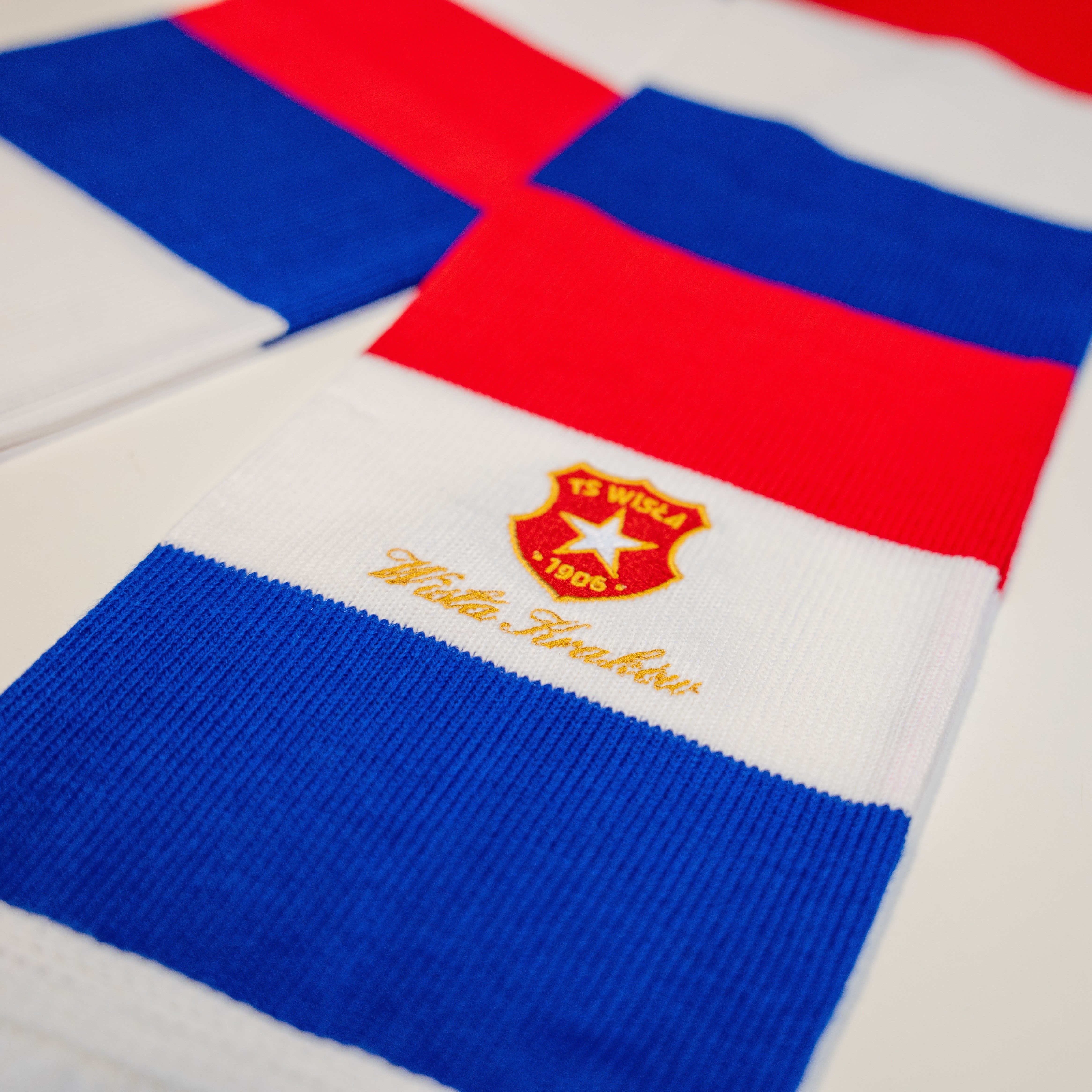 Szalik trzy kolory herb - Wisła Kraków® Official Platform