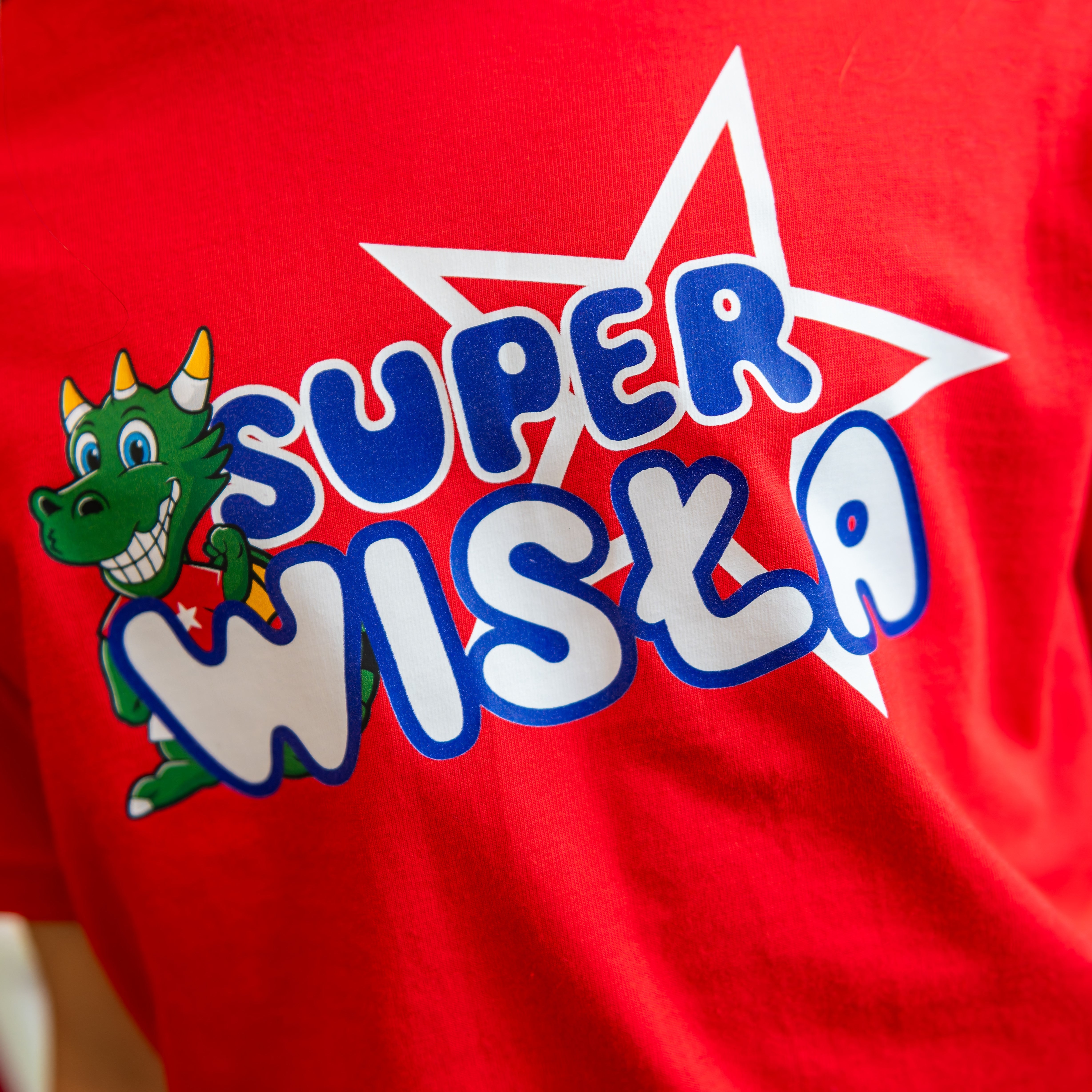 T-shirt dziecięcy Super Wisła  - czerwony - TS Wisła Kraków 1906 - Przestrzeń Białej Gwiazdy