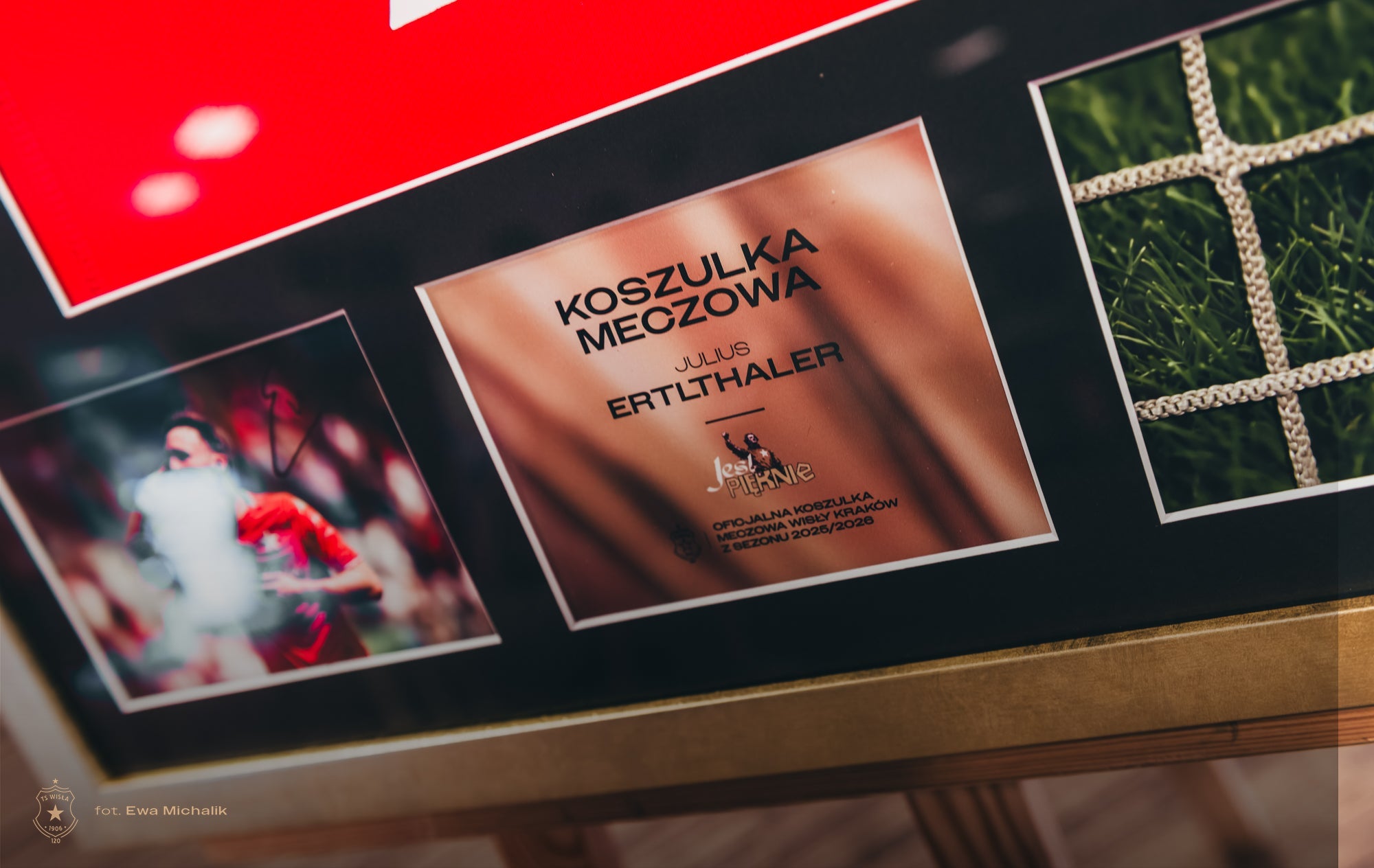 Rama kolekcjonerska – Julius Ertlthaler #7 (czerwona) | Wisła Kraków - Official FanShop - TS Wisła Kraków SA