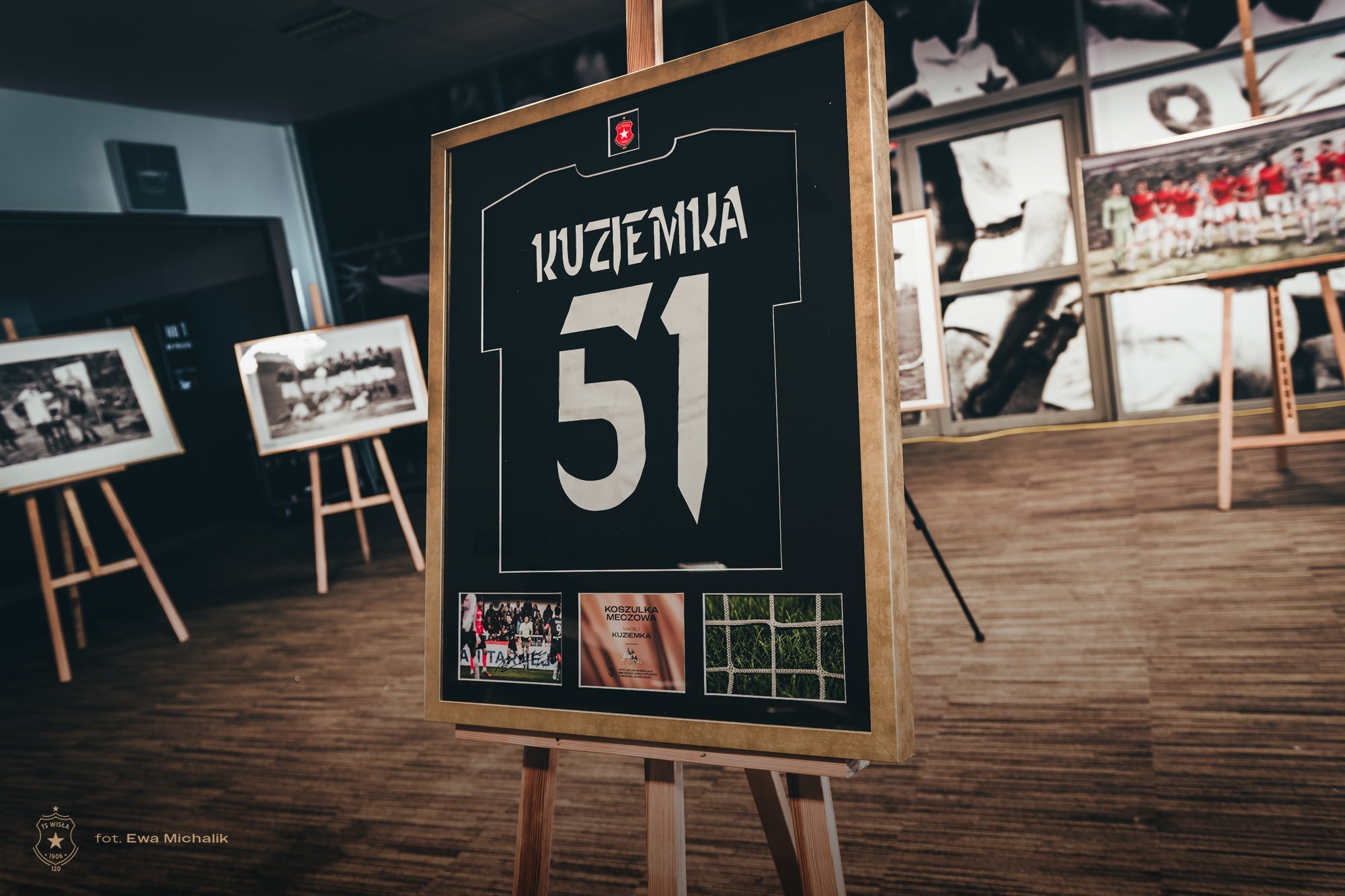 Rama kolekcjonerska – Maciej Kuziemka #51 (czarna) | Wisła Kraków - Official FanShop - TS Wisła Kraków SA