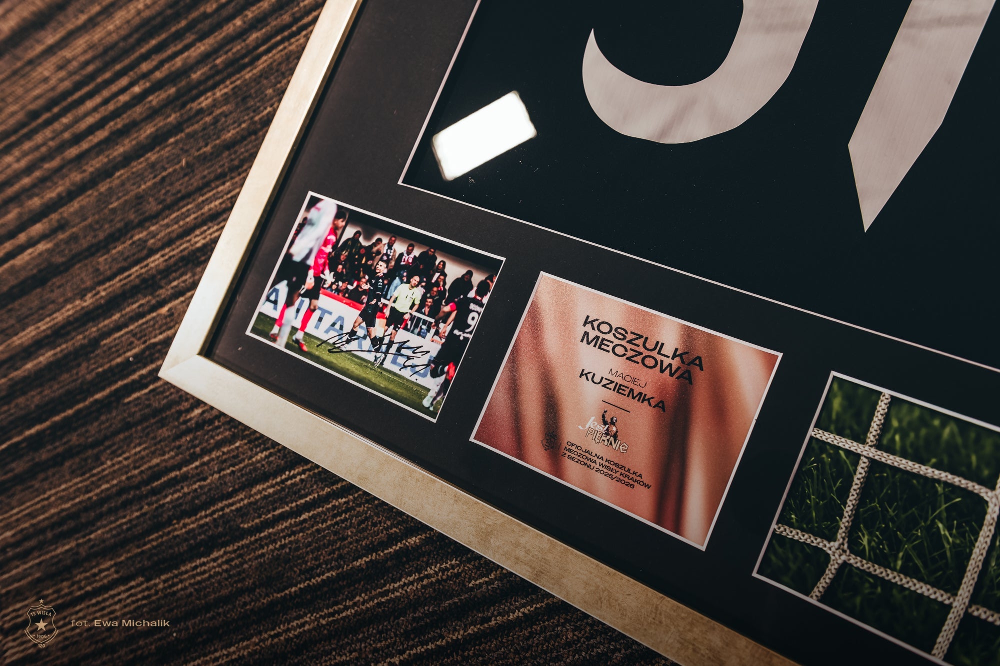 Rama kolekcjonerska – Maciej Kuziemka #51 (czarna) | Wisła Kraków - Official FanShop - TS Wisła Kraków SA